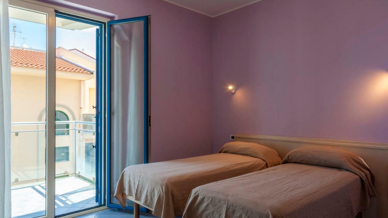 Terraces D'Orlando - Family Apartments With Sea View And Pool Капо-д'Орландо Экстерьер фото